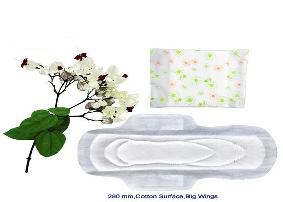 แผ่นอนามัย PE แผ่นหลัง Winged Hypoallergenic สำหรับเลือดออกมาก